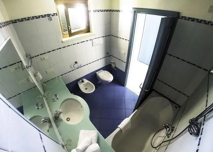 酒店 Hotiday San Nicola 4*