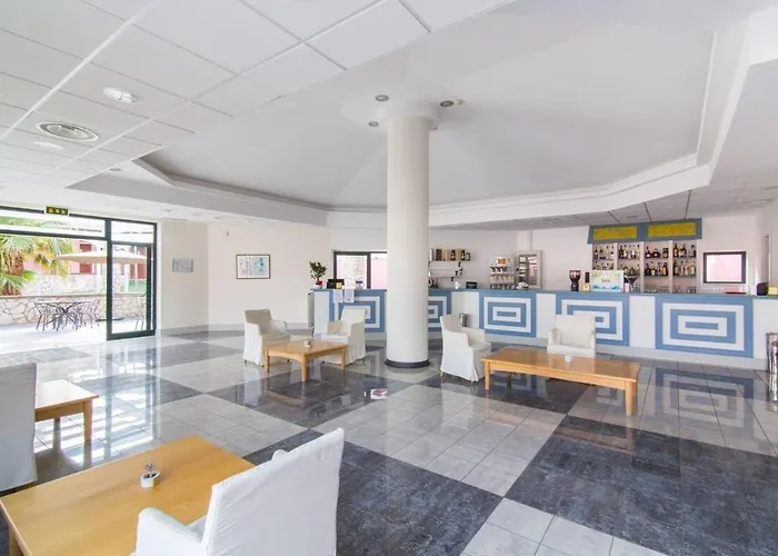 酒店 Hotiday San Nicola 4*