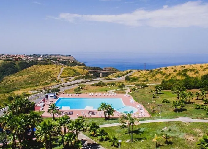 Hotiday San Nicola 圣尼科拉阿尔切拉